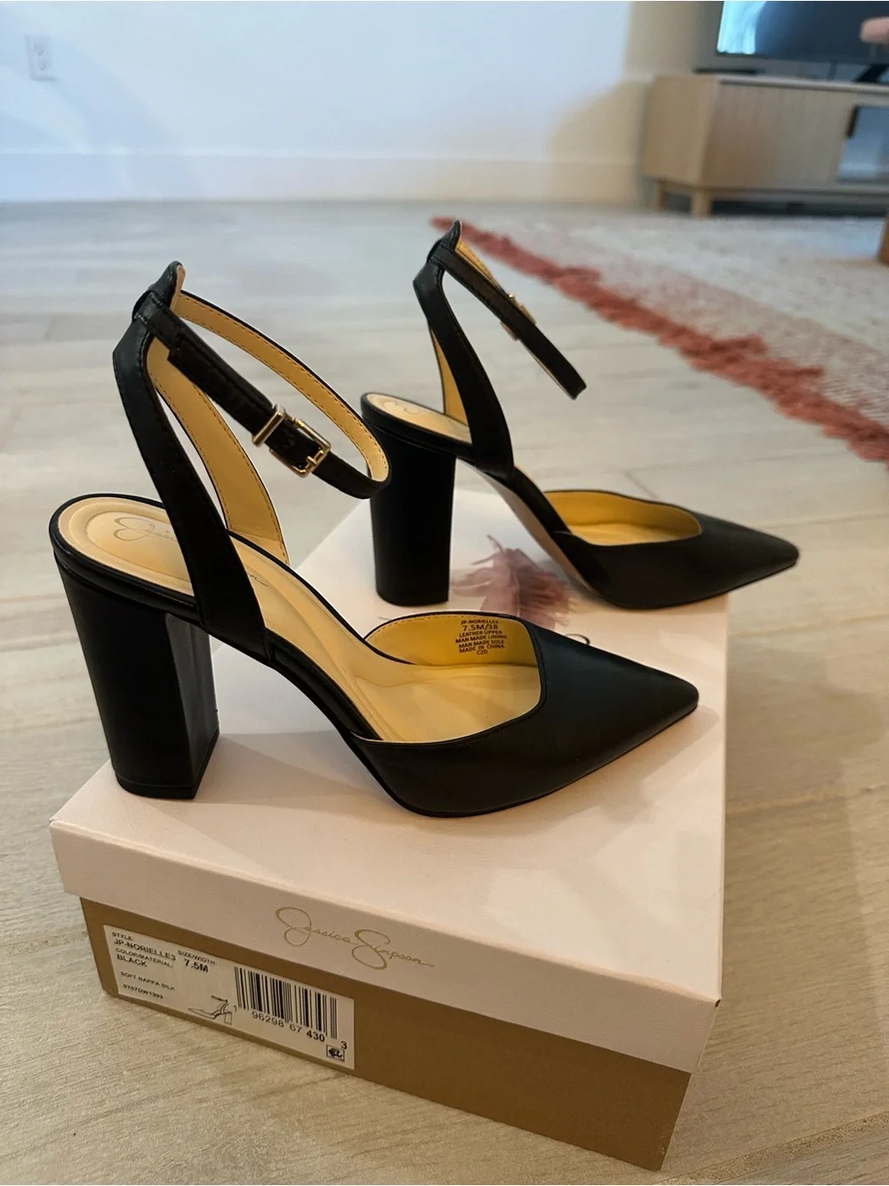 Jessica Simpson Norielle Black Leather Pointed Toe Heels 7.5M